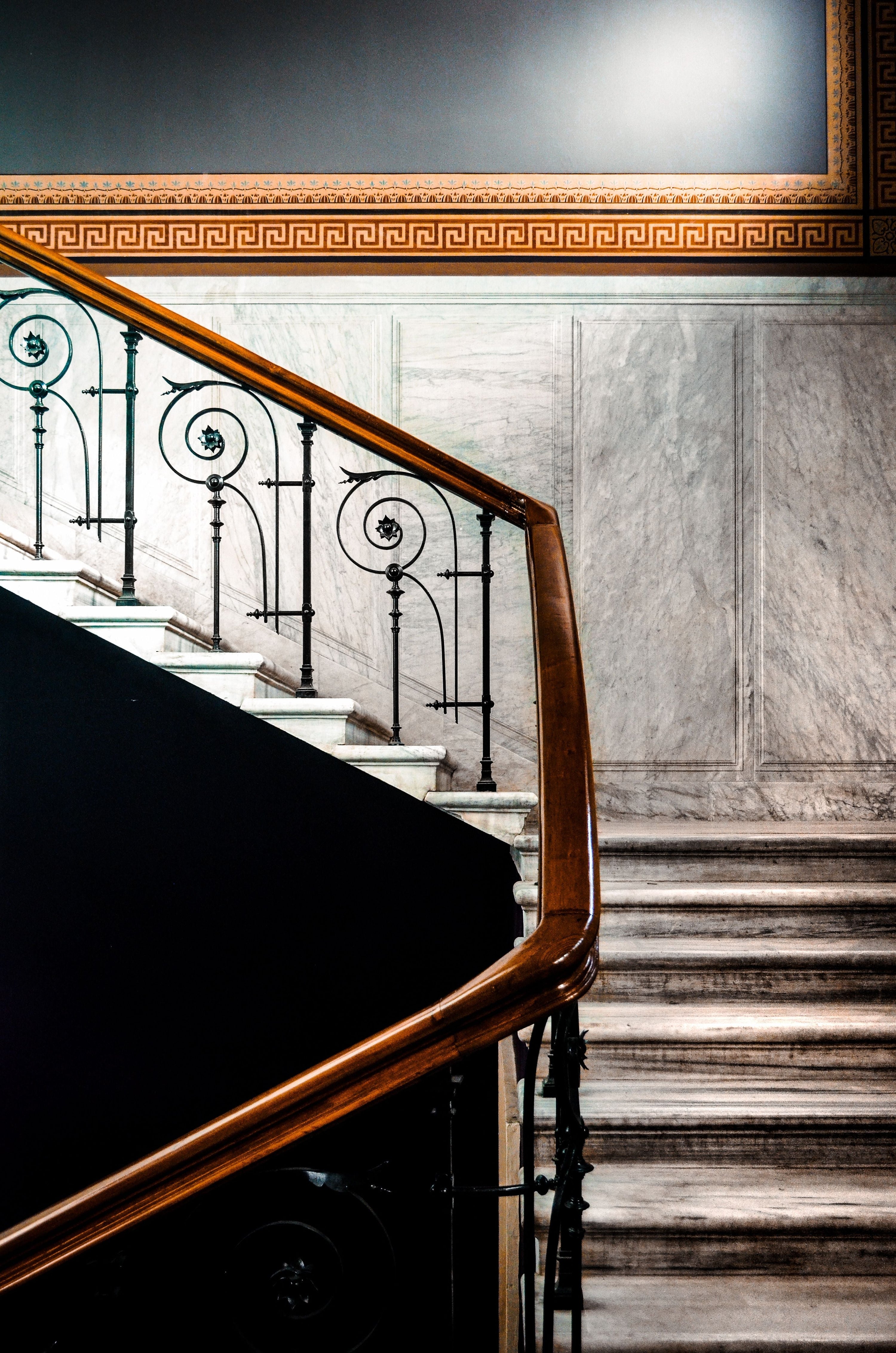 Do You Need a Split Base? A Guide for Stairs, Apartments and Tight Access